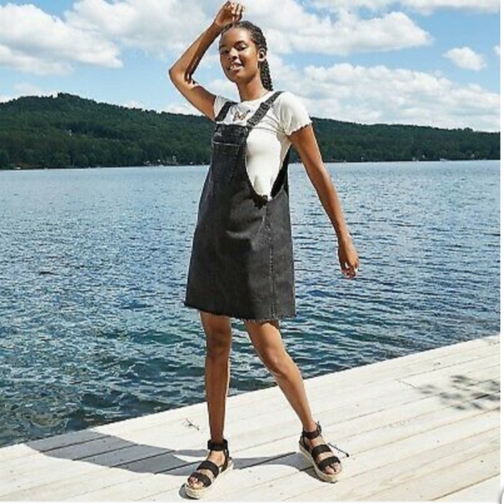 Black denim sleeveless WILD FABLE pinafore